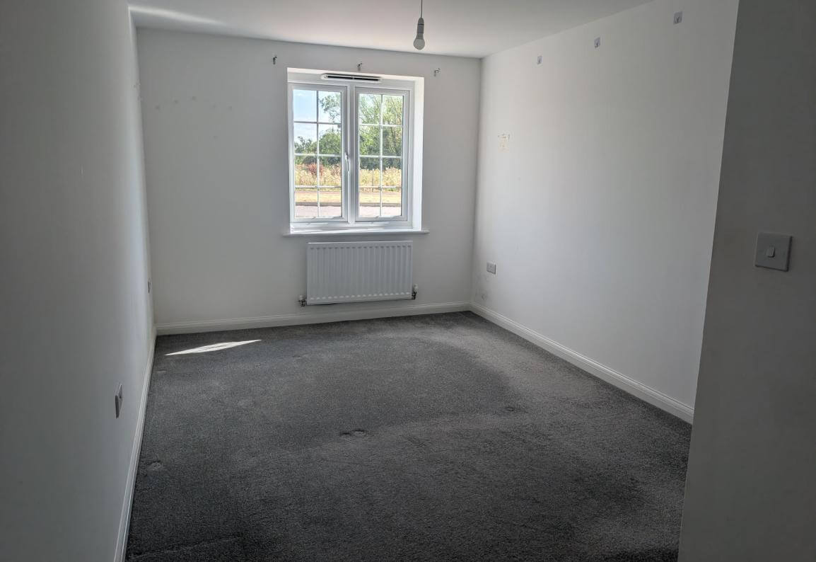 Bedroom 1 (1)_0.jpg