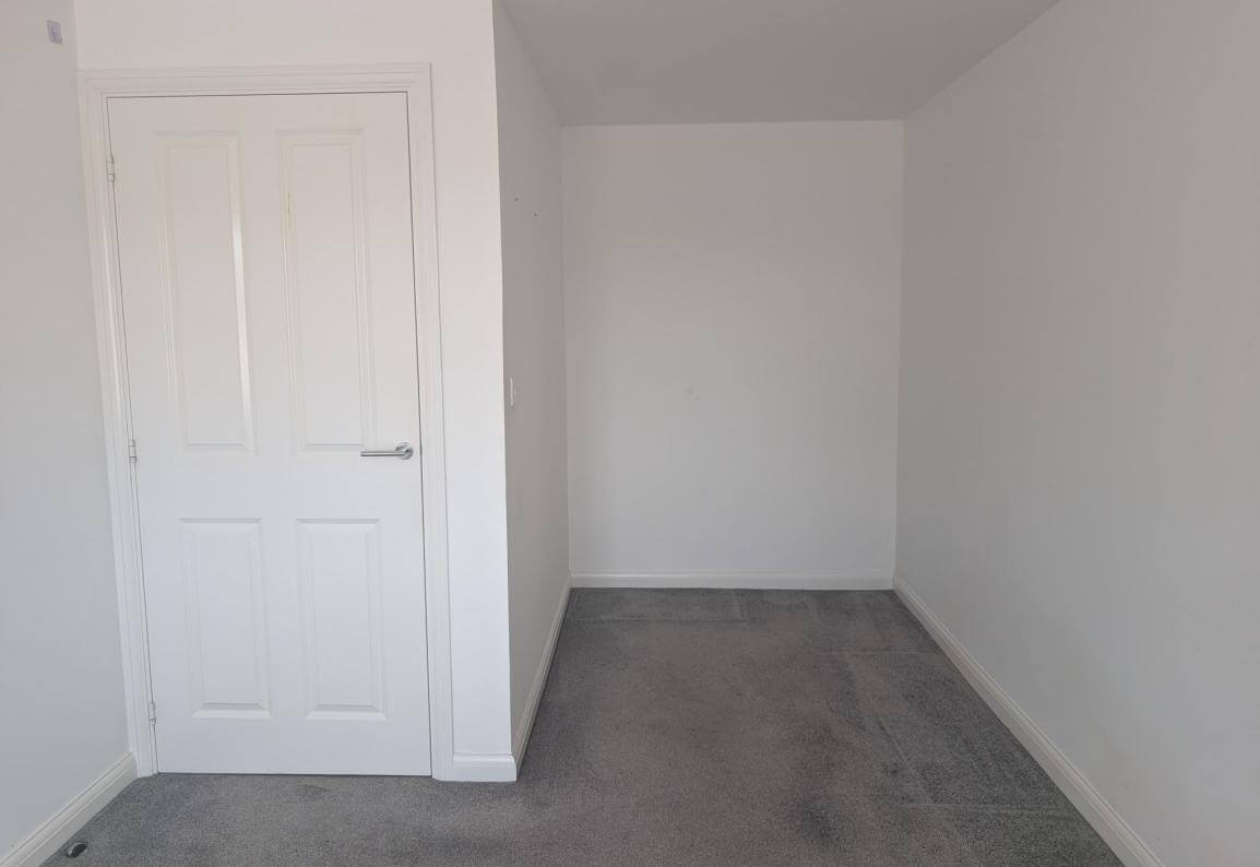 Bedroom 1 (2)_0.jpg
